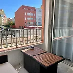 Lägenhet Climatise Et Spacieux Avec Terrasse, Centre Port Et Proche - 6 Personnes