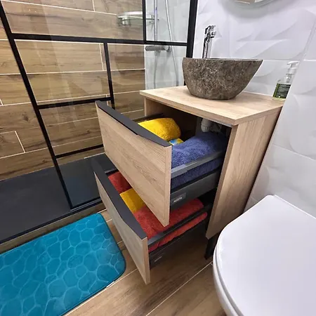 Centre Port, 1er Etage, Climatise, Spacieux, Terrasse, 6 Personnes * Агд