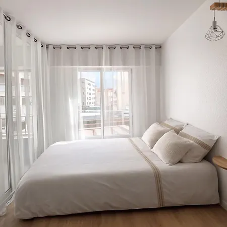 Climatise Et Spacieux Avec Terrasse Et Vue Sur Le Port Capacite 6 Personnes Appartement *