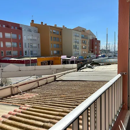Climatisé Et Spacieux Avec Terrasse Et Vue Sur Le Port Capacité 6 Personnes