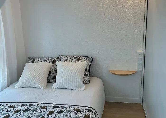 Climatise Et Spacieux Avec Terrasse Et Vue Sur Le Port Capacite 6 Personnes *