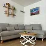 شقة Climatise Et Spacieux Avec Terrasse, Centre Port Et Proche - 6 Personnes
