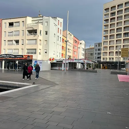 Spacieux, Climatise Et Lumineux, Ideal Jusqu'a 6 Personnes Au Coeur Du Centre Port Du Cap D'agde * Agde