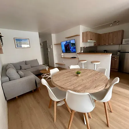 Centre Port, 1er Etage, Climatise, Spacieux, Terrasse, 6 Personnes Apartmán Agde
