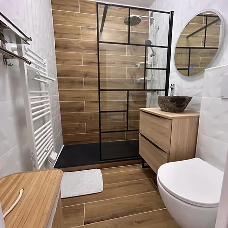 Centre Port, 1er Etage, Climatise, Spacieux, Terrasse, 6 Personnes Agde