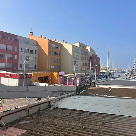 Centre Port, 1er Etage, Climatise, Spacieux, Terrasse, 6 Personnes Apartman