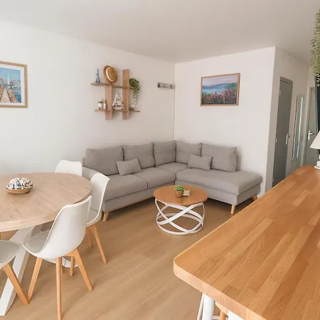 Apartman Centre Port, 1er Etage, Climatise, Spacieux, Terrasse, 6 Personnes *