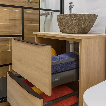 Centre Port, 1er Etage, Climatise, Spacieux, Terrasse, 6 Personnes