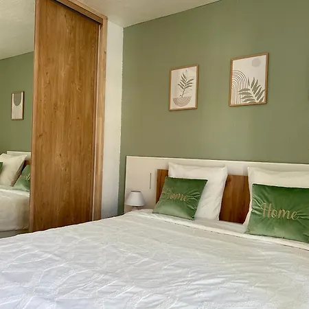 Climatise Et Spacieux Avec Terrasse Et Vue Sur Le Port Capacite 6 Personnes