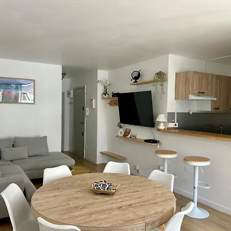 Climatise Et Spacieux Avec Terrasse, Centre Port Et Proche - 6 Personnes Apartment