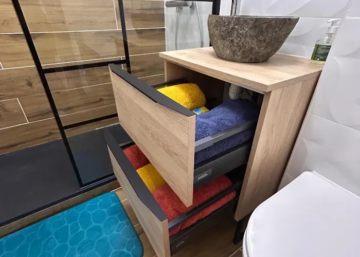 Climatise Et Spacieux Avec Terrasse Et Vue Sur Le Port Capacite 6 Personnes * Agde