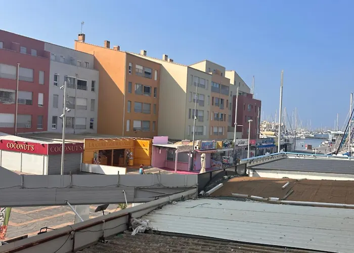 Climatise Et Spacieux Avec Terrasse Et Vue Sur Le Port Capacite 6 Personnes Apartman