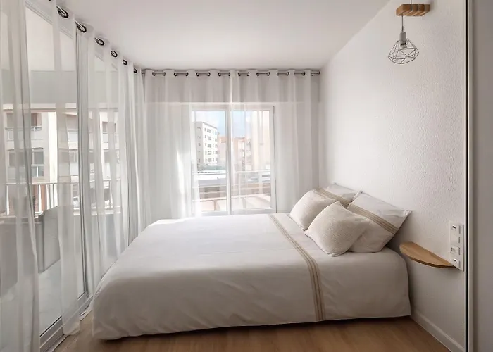 Climatise Et Spacieux Avec Terrasse Et Vue Sur Le Port Capacite 6 Personnes Apartment *