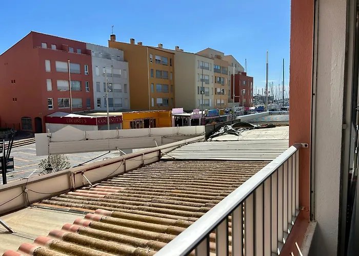 Climatise Et Spacieux Avec Terrasse Et Vue Sur Le Port Capacite 6 Personnes