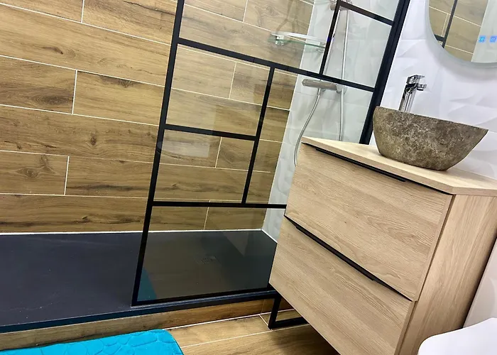 Apartman Climatise Et Spacieux Avec Terrasse Et Vue Sur Le Port Capacite 6 Personnes *