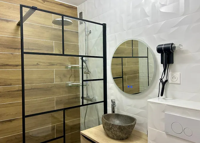 Climatise Et Spacieux Avec Terrasse Et Vue Sur Le Port Capacite 6 Personnes *